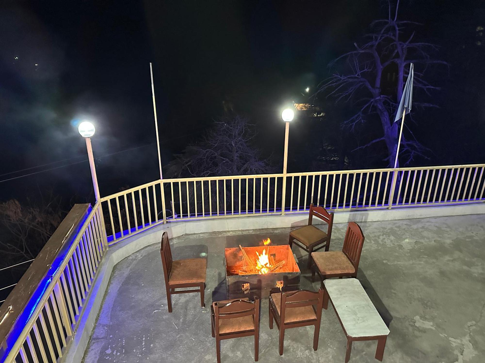 Hotel Mini Switzerland In Далхаузи Екстериор снимка