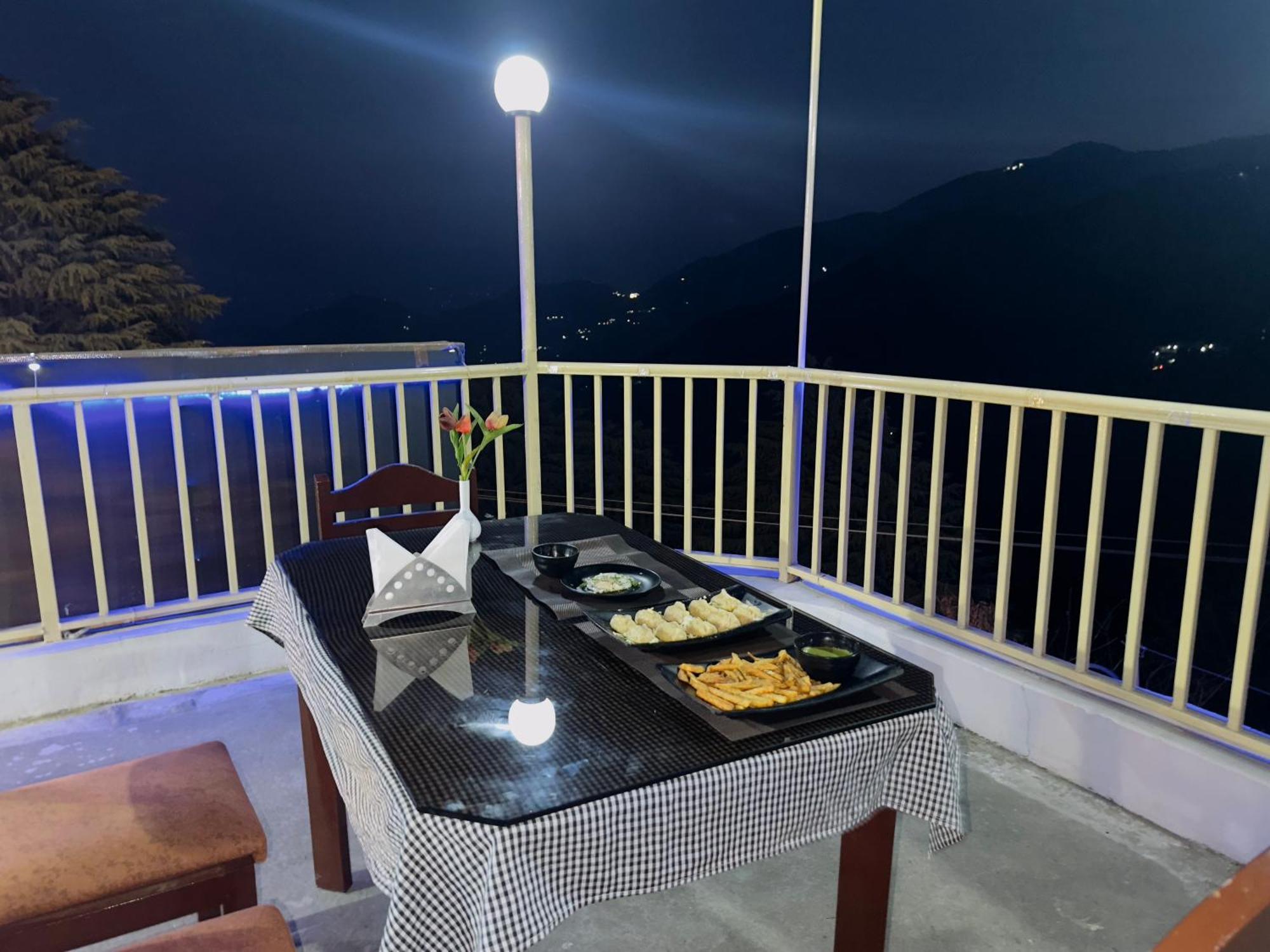 Hotel Mini Switzerland In Далхаузи Екстериор снимка