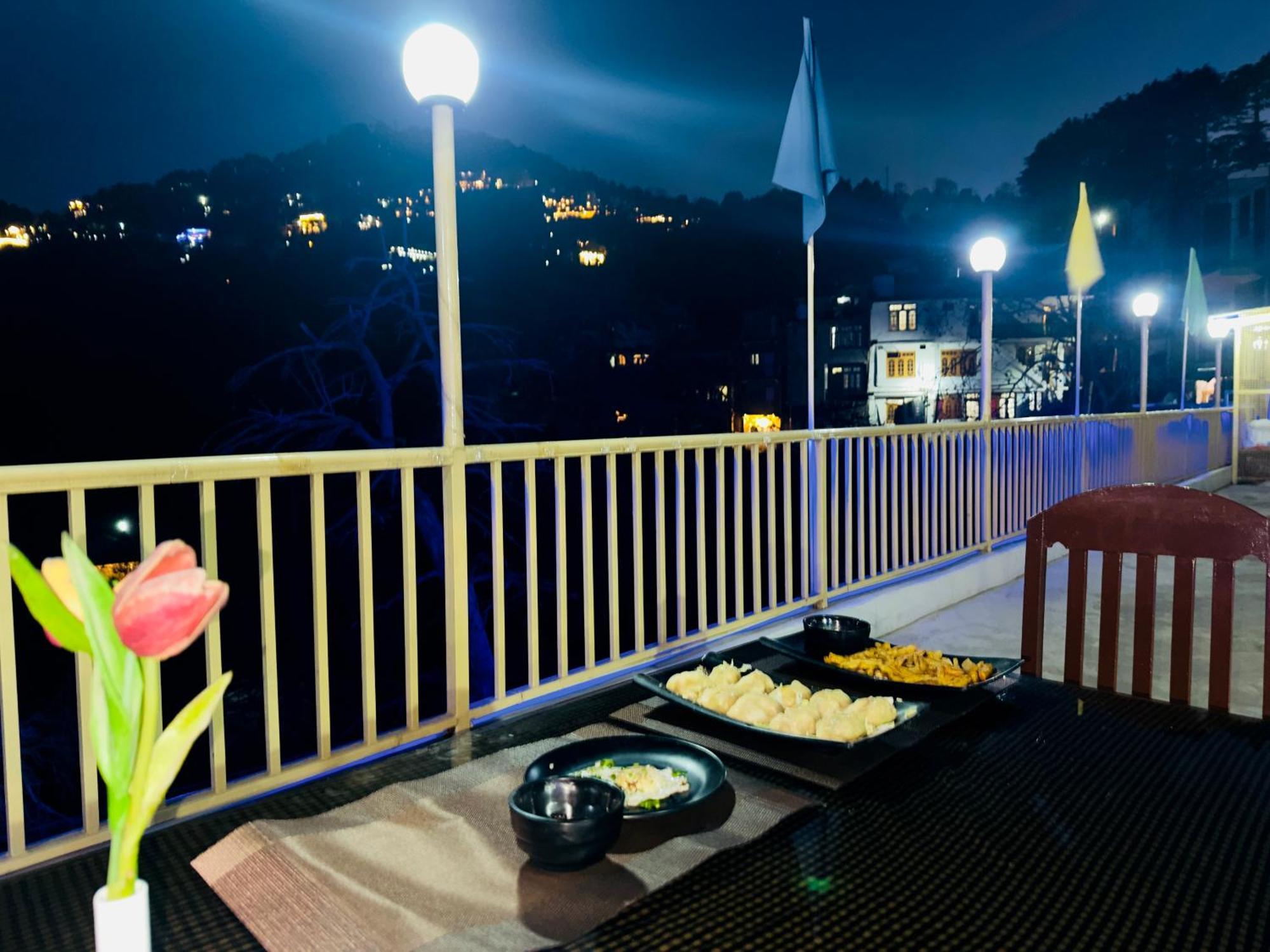 Hotel Mini Switzerland In Далхаузи Екстериор снимка