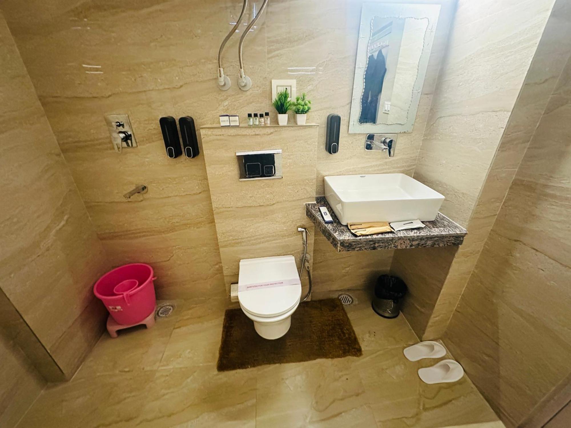 Hotel Mini Switzerland In Далхаузи Екстериор снимка