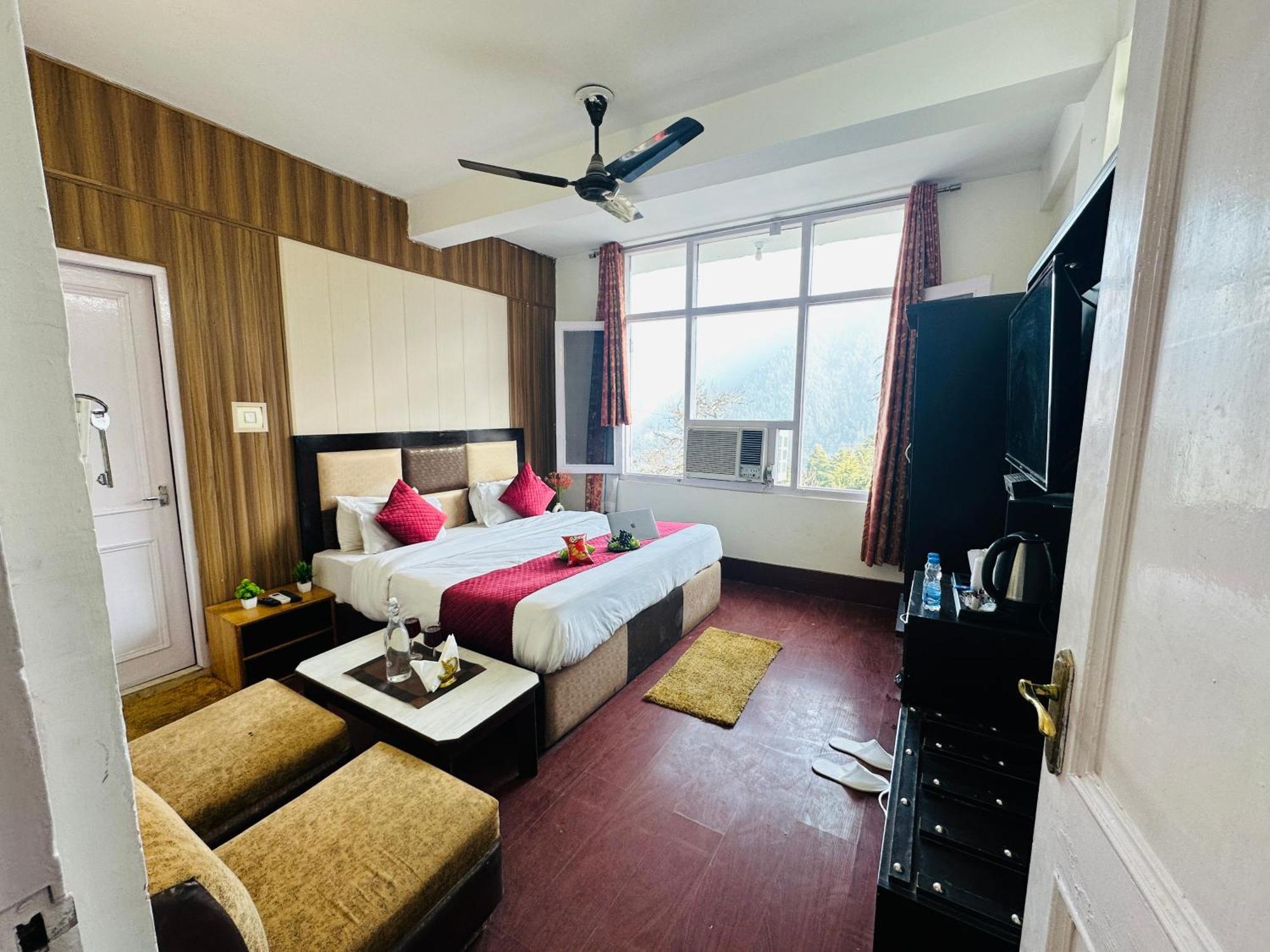 Hotel Mini Switzerland In Далхаузи Екстериор снимка