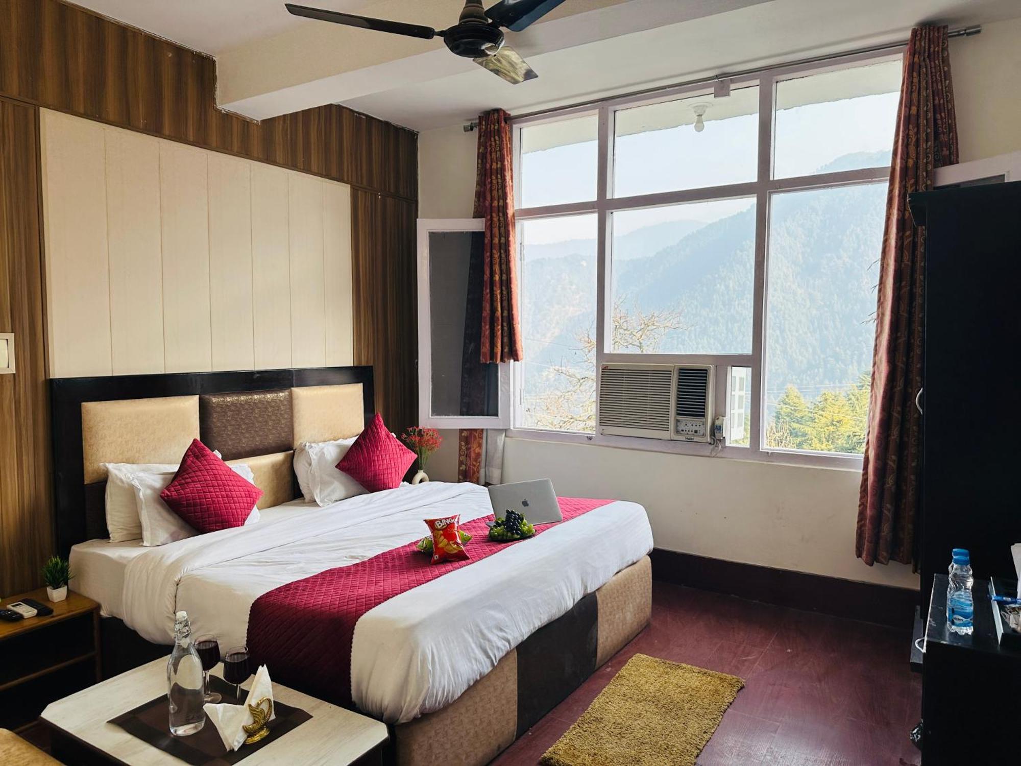 Hotel Mini Switzerland In Далхаузи Екстериор снимка