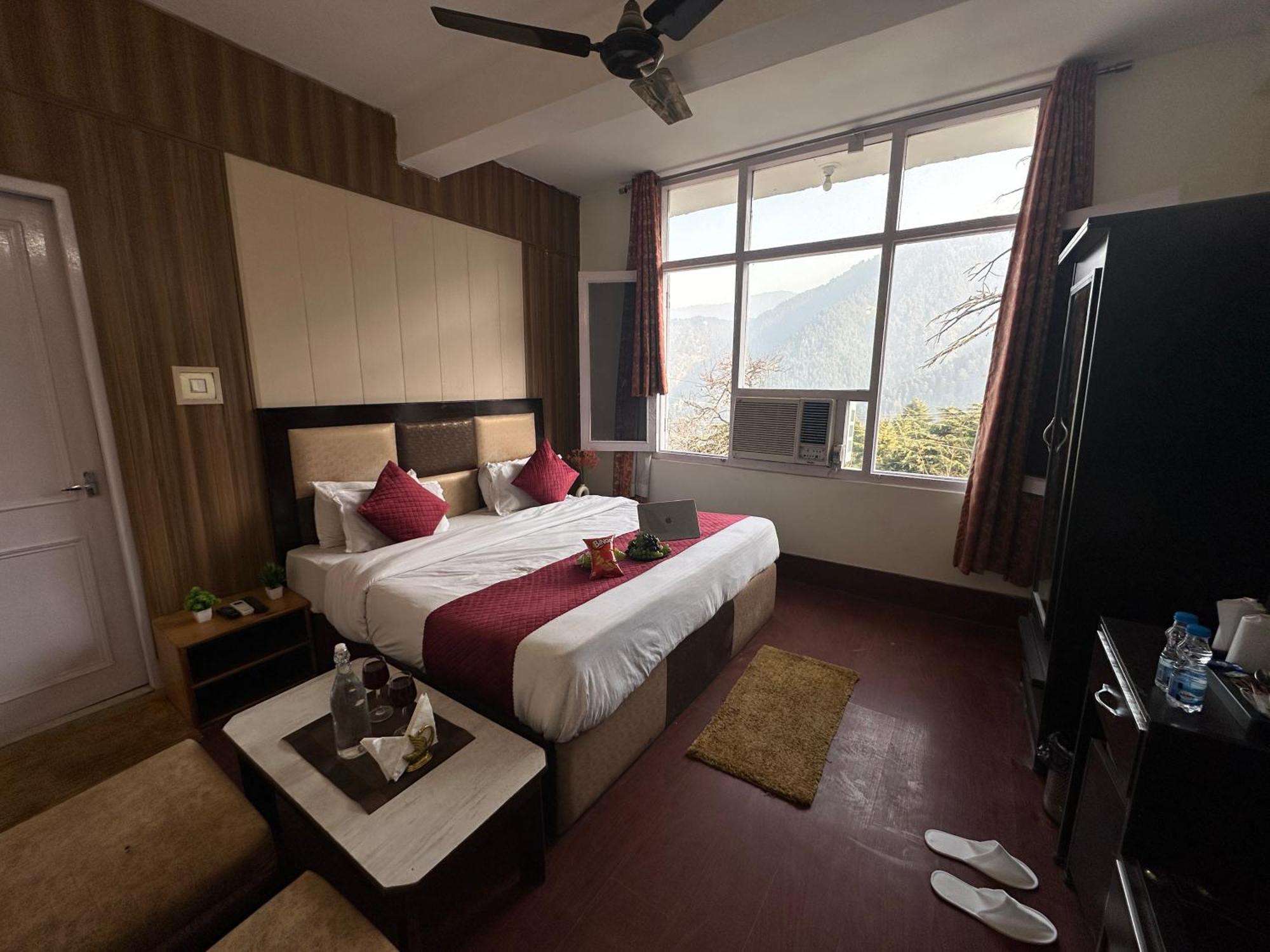 Hotel Mini Switzerland In Далхаузи Екстериор снимка