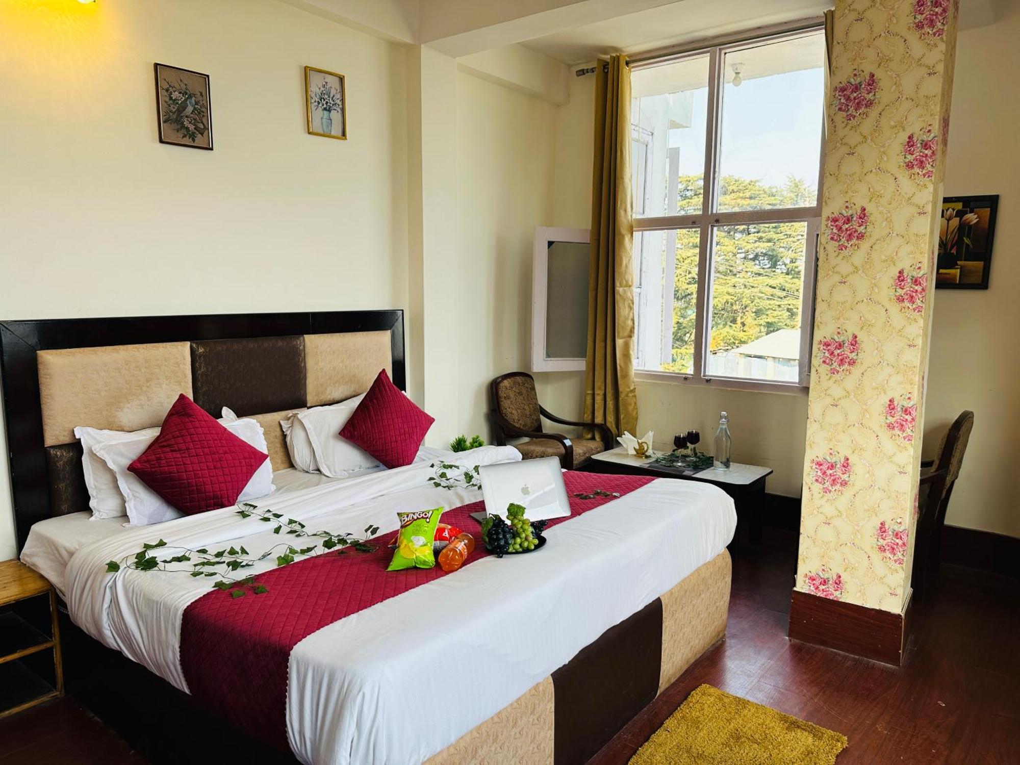 Hotel Mini Switzerland In Далхаузи Екстериор снимка