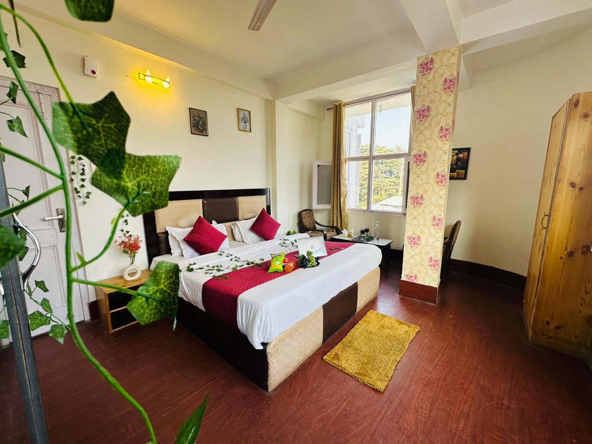 Hotel Mini Switzerland In Далхаузи Екстериор снимка