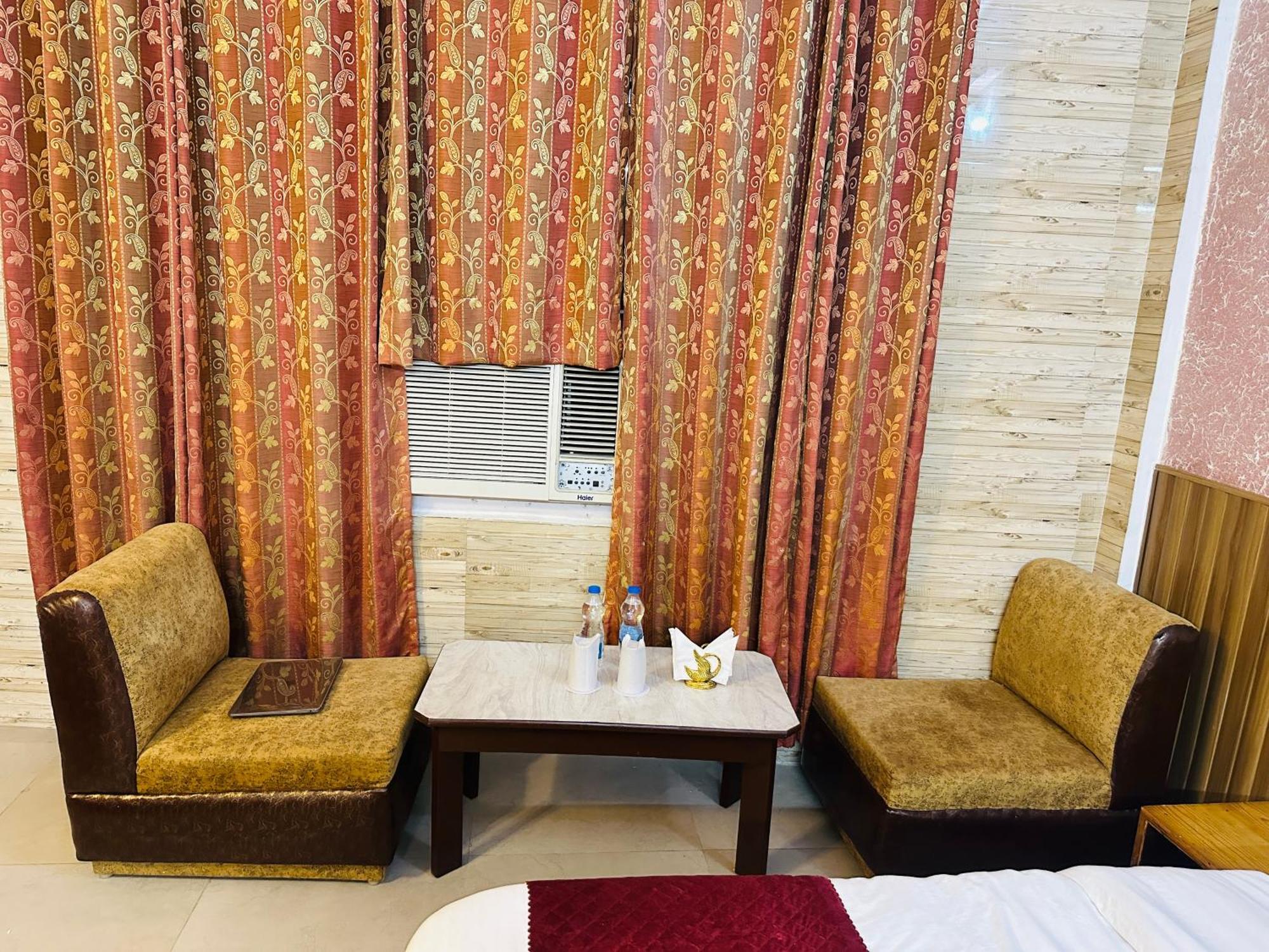 Hotel Mini Switzerland In Далхаузи Екстериор снимка
